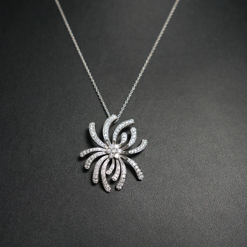 Éclat Bloom Diamond Pendant