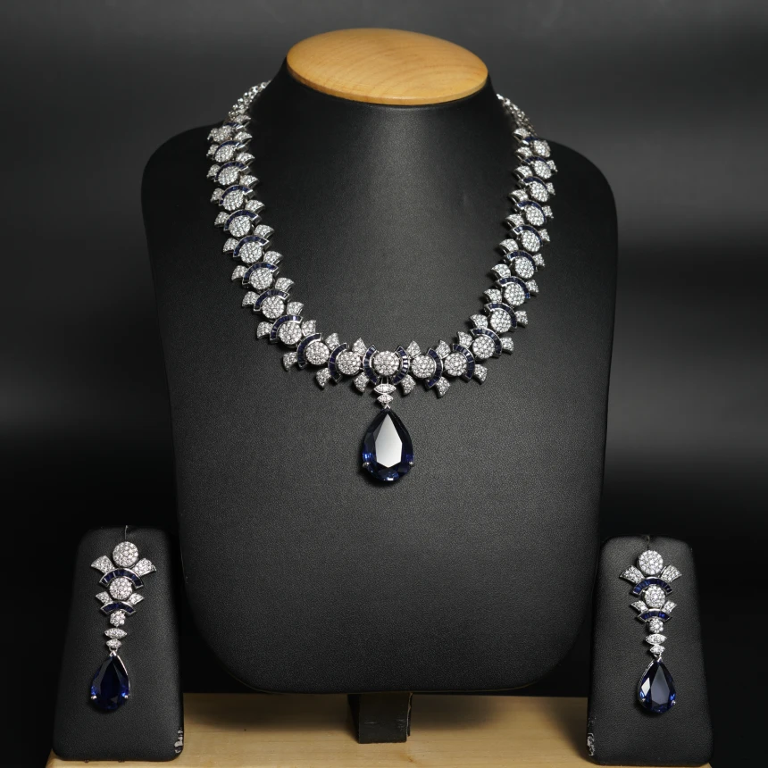 Sapphire Élan Diamond Necklace