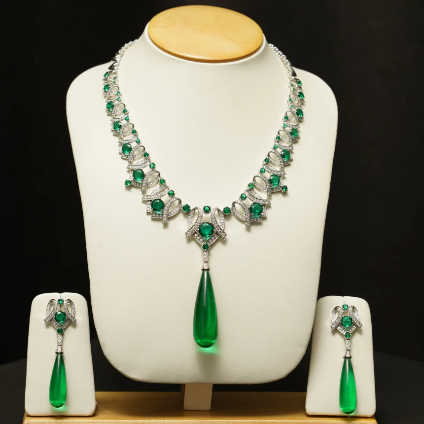Veridia Teardrop Necklace